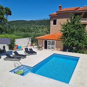 https://apartments-nada-mundanije-51280.primorje-gorskikotar.com