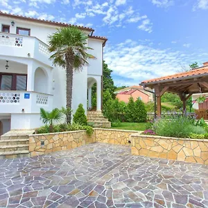 https://apartments-stolfa.primorje-gorskikotar.com
